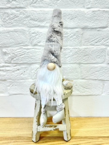 Grey gnomie