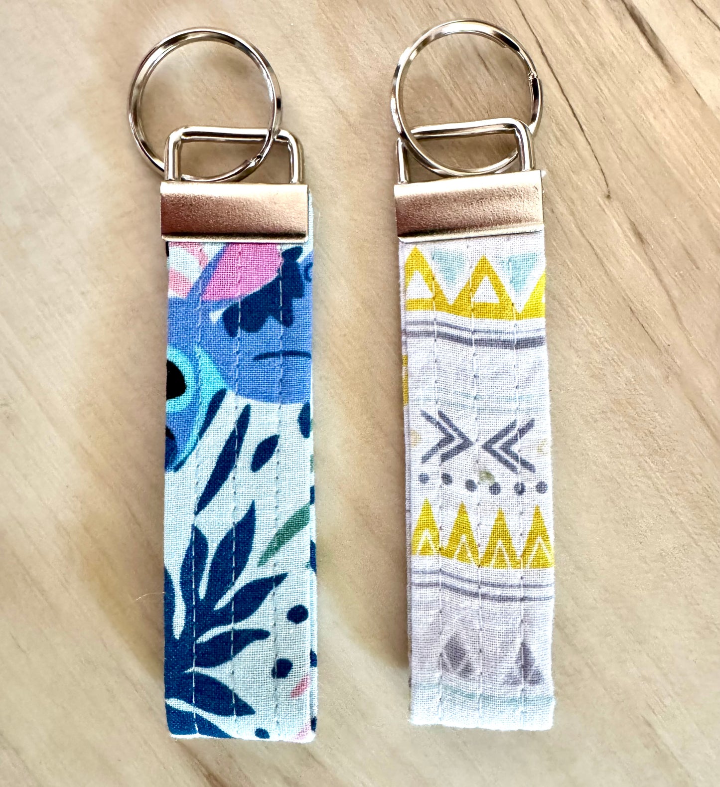 Keychain grey and yellow or stitch